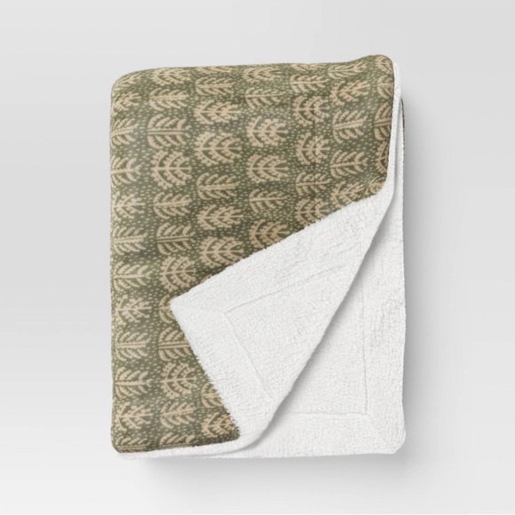 NWT Block Print Plush Throw Blanket with Faux Shearling Reverse - Threshold - Picture 1 of 9